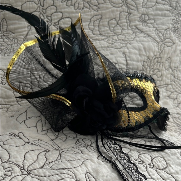 Chic Black and Gold Sequin Masquerade Mask - Picture 2 of 10